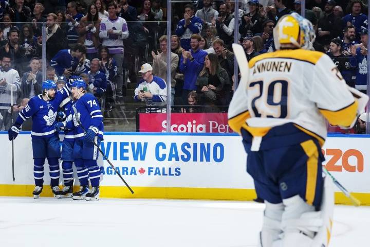 Matthews scores twice in third period as Maple Leafs beat Predators