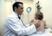 Los pediatras cuestionan que se traslade a los colegios la vacunación infantil de la gripe