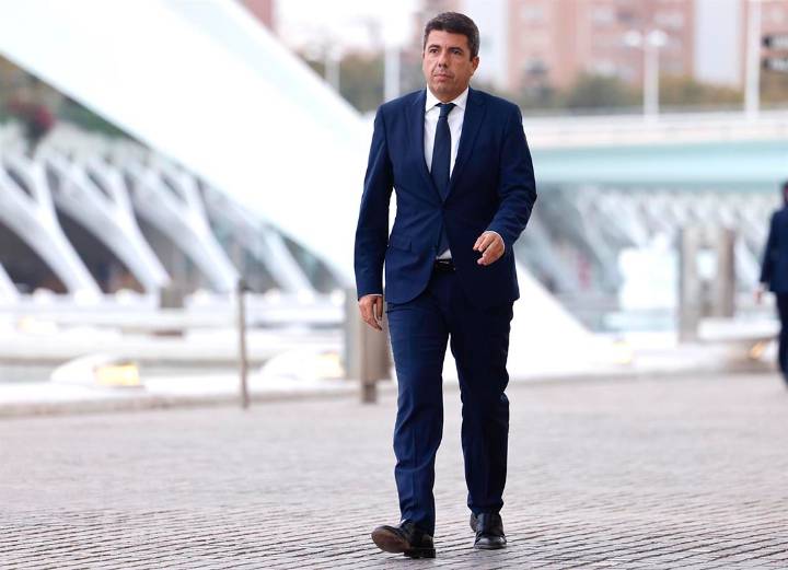 Familiares de víctimas increpan a Mazón antes del inicio del funeral de Estado