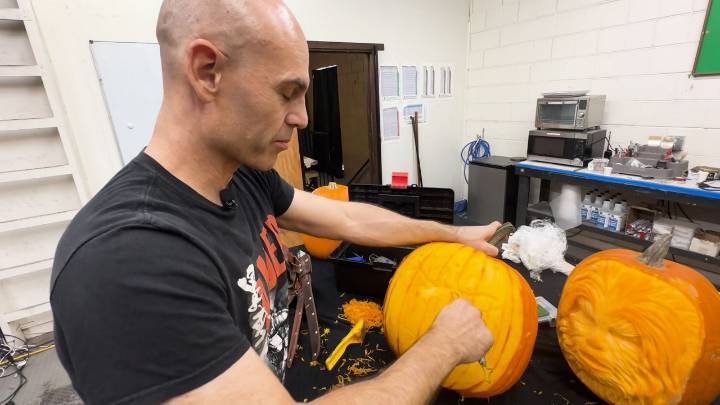Professional shares tips on how to carve your pumpkin this Halloween