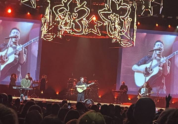 Review: Mumford & Sons raises the roof at PPG Paints Arena
