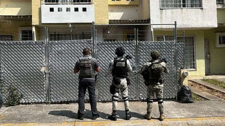 Catean casa en Villas del Pedregal; aseguran más de 500 dosis de sustancias ilícitas
