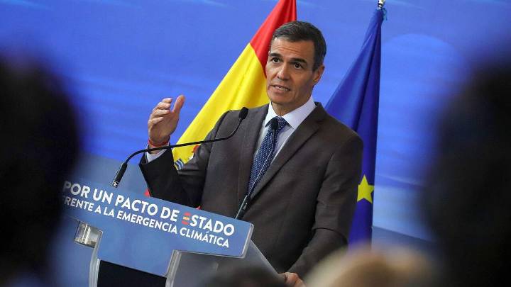 Sánchez propone terminar con el cambio de hora en España y en la UE desde 2026