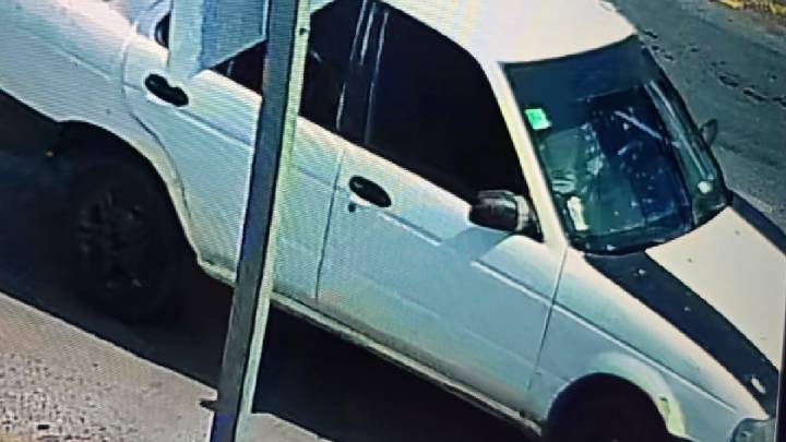 ¡A plena luz del día! cámaras captan robo de automóvil Tsuru en Torreón