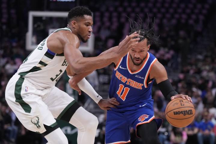 Giannis Antetokounmpo, Bucks hand Knicks a reality check in 121
