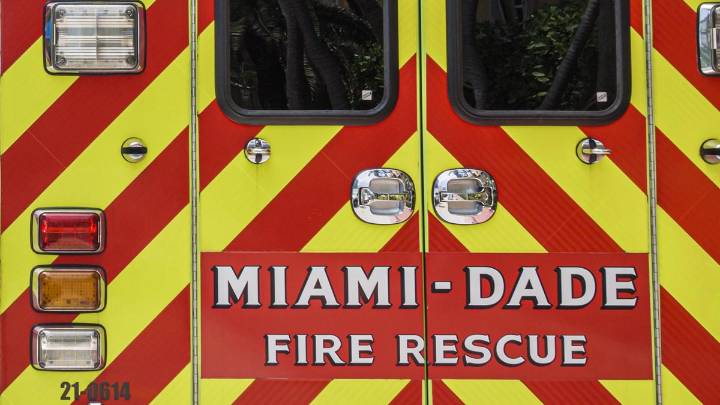 Plane with 2 on board crashes in Florida Everglades