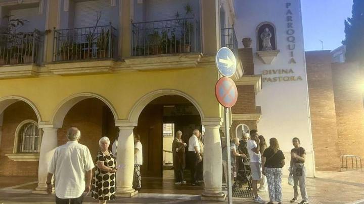 Un hombre intenta apuñalar a otro y es detenido armado con dos cuchillos dentro de una iglesia de Marbella