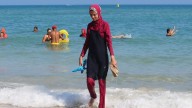 Vox exige la prohibición del burkini en las piscinas de Rincón de la Victoria: "Simboliza la sumisión"