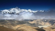 Mount Everest blizzard leaves over 200 climbers stranded, 350 rescued