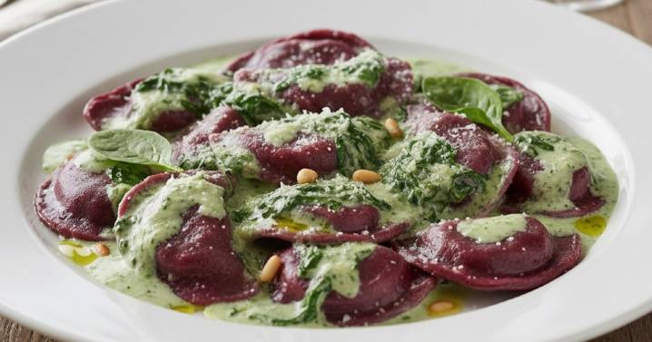 Cómo hacer sorrentinos de remolacha con salsa de espinaca: el paso a paso de la receta