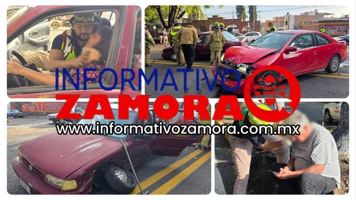 Aparatoso choque en la Avenida Juárez deja dos lesionados