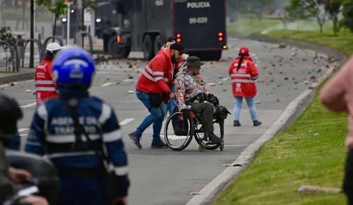 Colombia: Cuatro policías heridos tras protestas en la Embajada de EEUU en Bogota