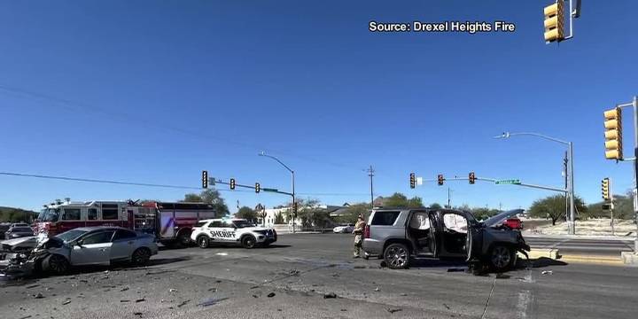Major intersection closed following crash in Pima County