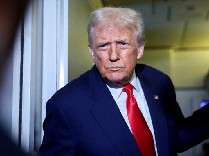 Trump calls for Senate to scrap filibuster tactic to end the gov’t shutdown