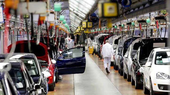 10 mil millones de dólares por aranceles a México y Canadá pagará industria automotriz
