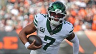 Jets' Glenn praises Fields for handling of awkward situation