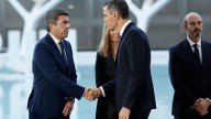 Frialdad y tensión: así ha sido el saludo entre Mazón y Sánchez en el funeral de Estado por las víctimas de la Dana