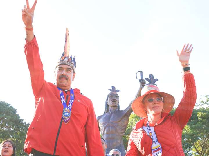 #12Oct Maduro ignora problemas de pueblos originarios y ordena crear “milicias indígenas”