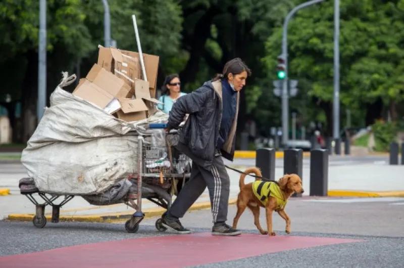Fuerte descenso: calculan que la pobreza cayó a 30,7% gracias al repunte de los ingresos