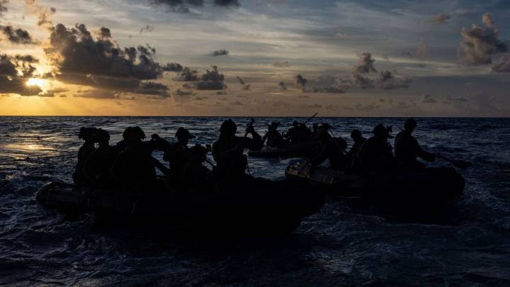 "No pueden vernos, pero nosotros sí": Comando Sur de EE. UU. publica imágenes de 'operaciones en embarcaciones de baja visibilidad en el Mar Caribe'