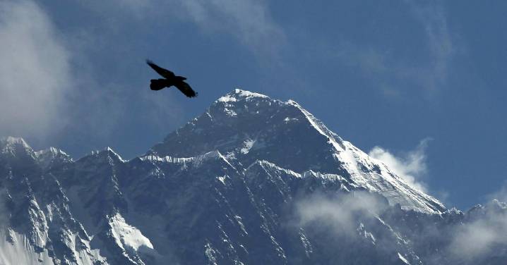 Hundreds of trekkers on Mount Everest rescued