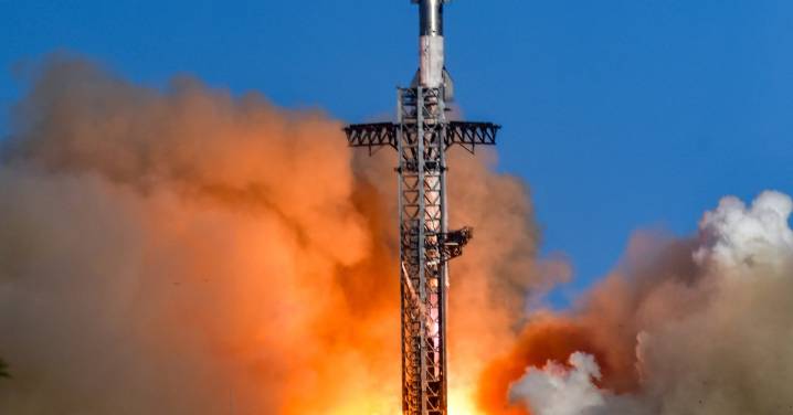 Musk Stumbles on the Way to the Moon