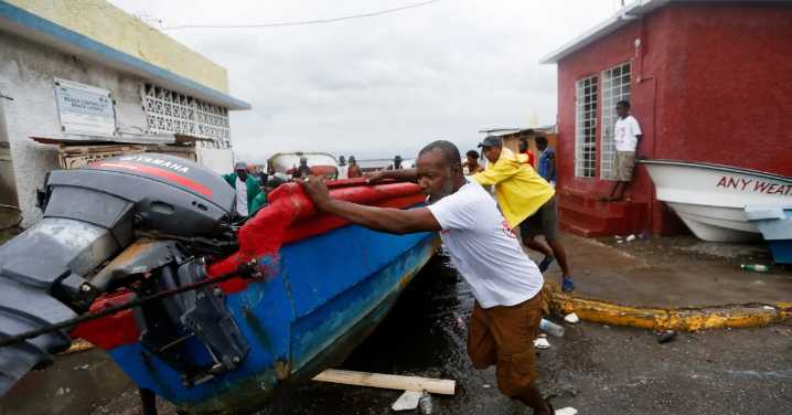 Huracán Melissa deja tres muertos en Jamaica antes de tocar tierra con fuerza devastadora