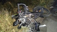Motociclista arrolla y mata a peatón en carretera Gómez Palacio-Jiménez; dos más quedaron lesionados