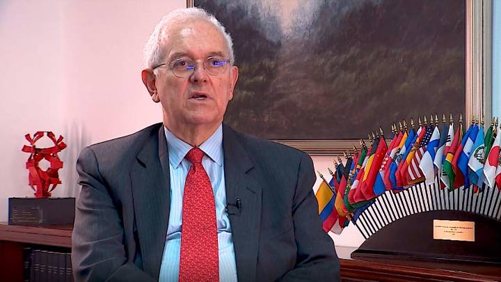 Exministro Ocampo no cree que al Gobierno le aprueben tributaria