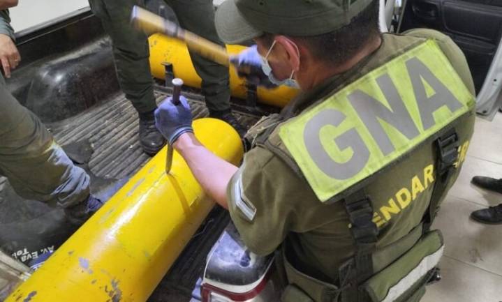 Viajaban de Salta a Tucumán con 86 kilos de cocaína ocultos en una camioneta