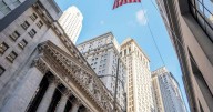 Wall St ticks lower, Powell offers no guidance on rates