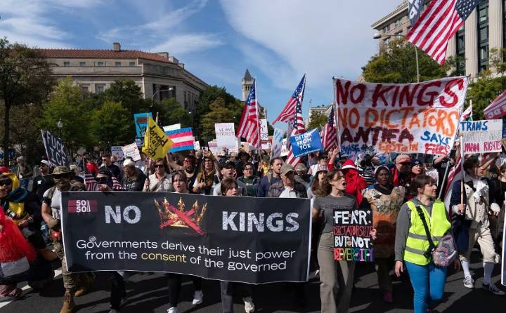 Protesta “No Kings” moviliza a más de 2 mil ciudades en EE. UU. y...