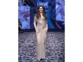 Aneet Padda turns showstopper for Tarun Tahiliani at LFW 2025