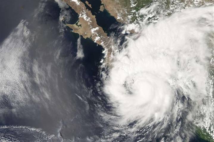 Gobierno de México preparado ante efectos de huracán Priscilla