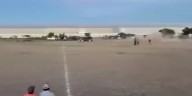 Sujeto atropelló a dos personas en campo de fútbol amateur, en Guanajuato; víctimas pierden la vida