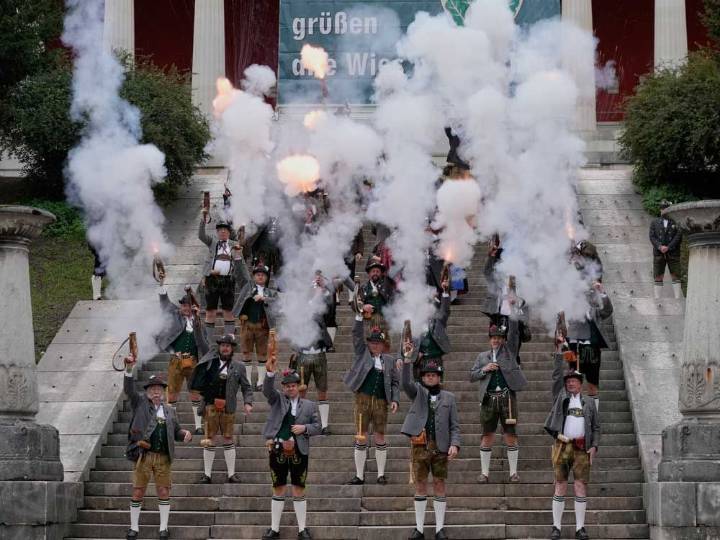 Oktoberfest ends Sunday with the traditional Bavarian salute