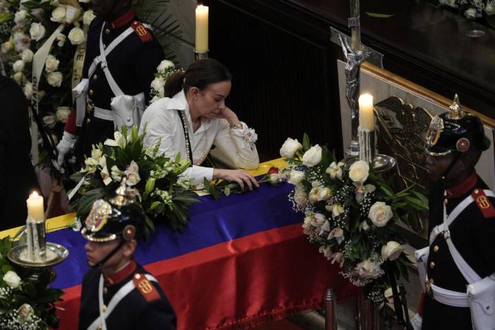 Policía señala a disidencia FARC como posible cerebro del crimen de precandidato colombiano Uribe