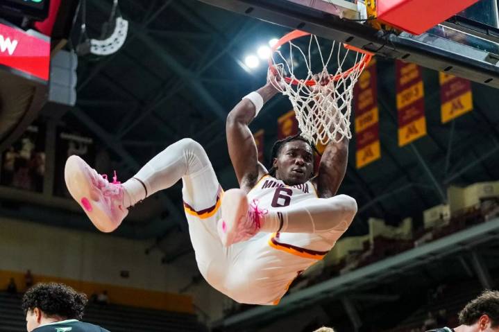 Gophers cruise to 82-62 win over North Dakota in final tune