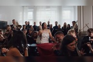 Rosalía sorprende en alemán con ‘Berghain’