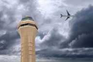 Regulador de aviación de EU suspenderá a 11,000 empleados por posible cierre del gobierno