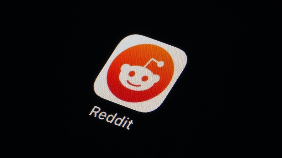 Maine Senate candidate faces more resurfaced Reddit posts