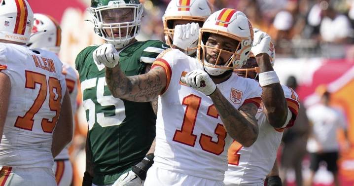 Bucs WR Mike Evans returns to lineup, leaves game against Lions with concussion and shoulder injury