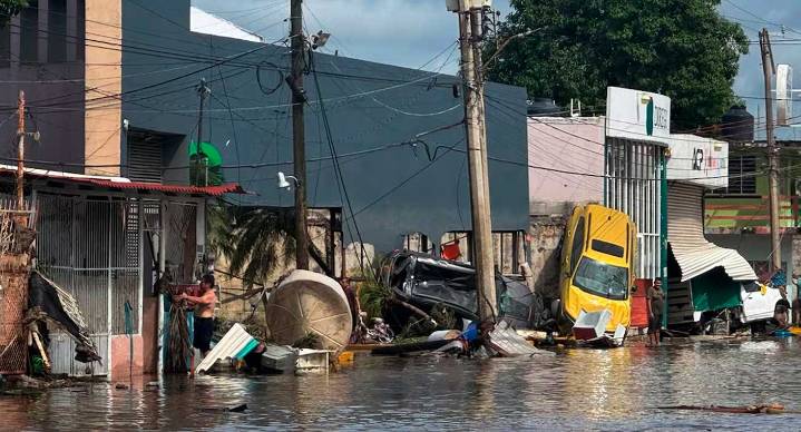 Intensas lluvias dejan 37 muertos en cinco estados de México, continúan labores de rescate