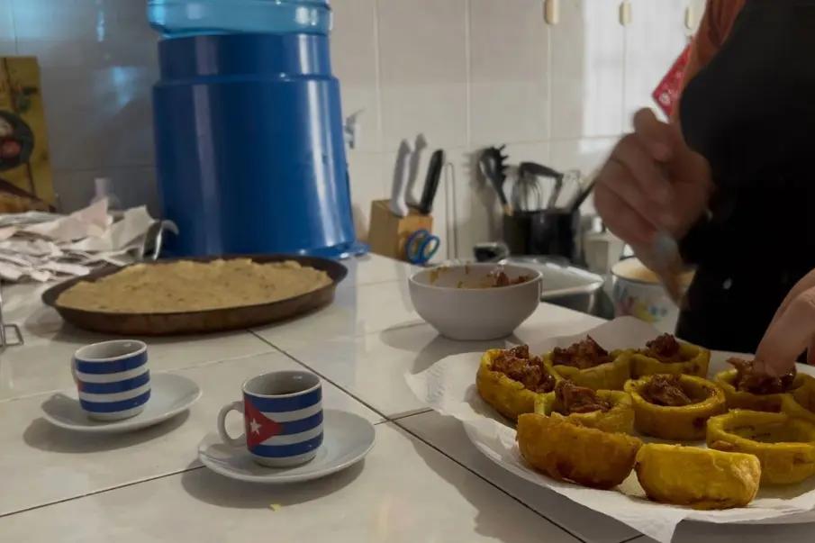 Claudia Martínez, mamá emprendedora cubana detrás de Sazón Habanero en La Paz