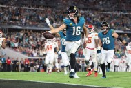 Chiefs-Jaguars: Trevor Lawrence stumbles, scores late TD in Jacksonville's MNF win