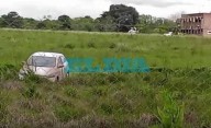 Misterio en el Aeropuerto de La Plata: apareció un auto en medio del campo y nadie sabe cómo llegó