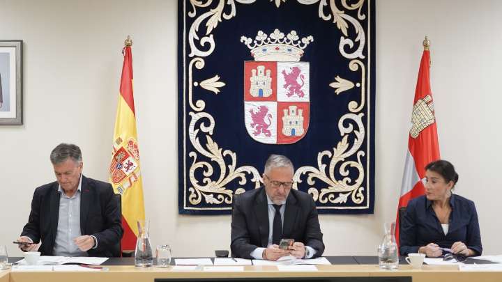 La Mesa de las Cortes no aprueba sus cuentas ni las de las instituciones propias