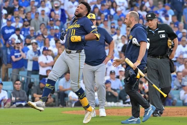 Deadspin | Brewers' Jackson Chourio downplays leg cramp