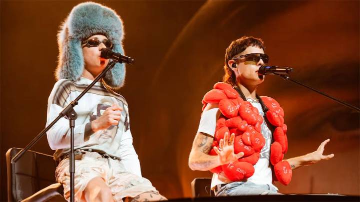 Un show íntimo: Ca7riel y Paco Amoroso hicieron delirar a 15.000 fans con guiño al Tiny Desk y beso apasionado
