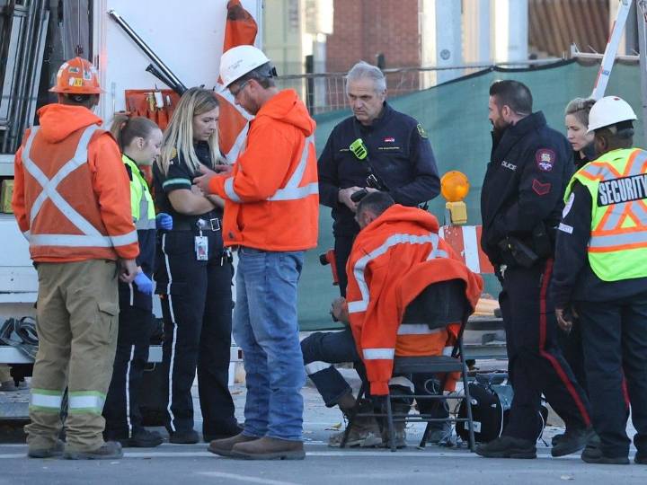 Five workers involved in manhole incident in downtown Calgary